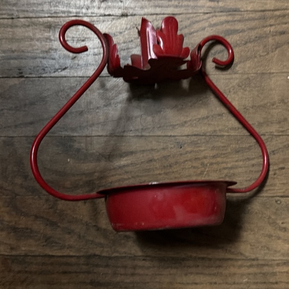 Metal candle holder